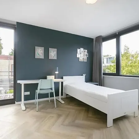 Captivating 6-bed House In Semesterbostad Amsterdam
