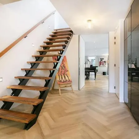 Captivating 6-bed House In *