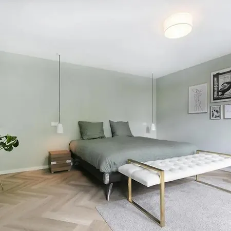 Captivating 6-bed House In *