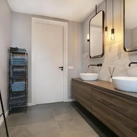 Captivating 6-bed House In בית נופש *