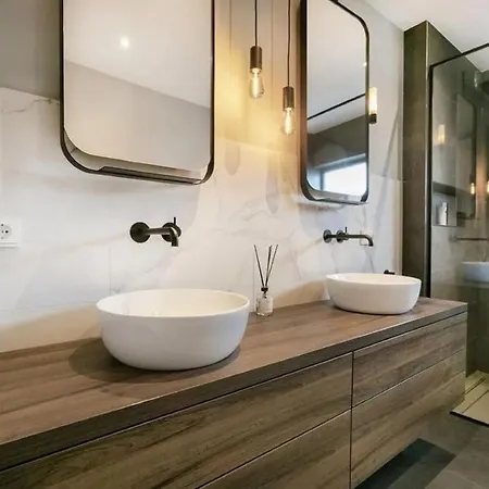 בית נופש Captivating 6-bed House In *